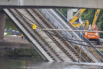 A section of the Carola Bridge has collapsed. Over a length of around 100 metres, the section on