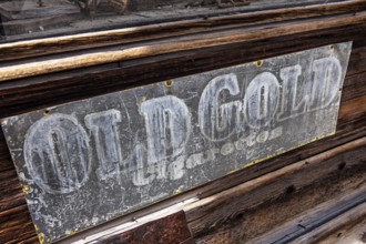 ZIgaretten advert, gold rush ghost town, Bodie, California, USA, North America