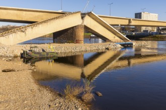 Following the partial collapse of the Carola Bridge, demolition work is being prepared. The