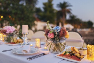 Flower compositions on the wedding table in rustic style. Wedding decorations with their own hands.