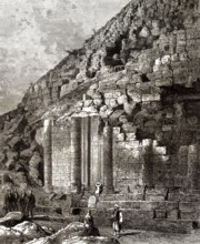 Madghacen oder Medracen, ein königlicher Mausoleum-Tempel der numidischen Berberkönige, in der Nähe