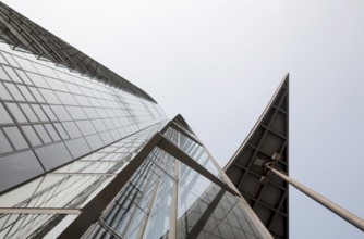 Posttower, built 2000-2002 by Murphy/Jahn, view with canopy
