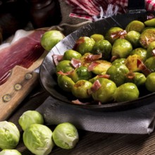 Honey caramelized brussels sprouts with ham