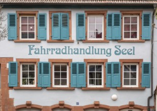 Old house with turquoise shutters and the inscription Fahrradhandlung Seel in the old town centre