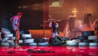 In a production by the Gorki Theatre (Berlin) with Mazen Aljubbeh, Jonas Dassler, Lea Dräger, Aram