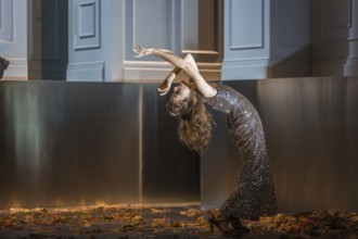 Production by Torsten fisherman at the Renaissance Theatre in Berlin with Judith Rosmair and