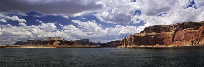 In the southwest of the USA lies the artificial Lake Powell, Arizona, USA In the southwest of the