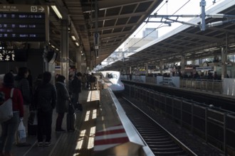30.12.2017, Nagoya, Japan, Asia, A Shinkansen high-speed train arrives at Nagoya station, Asia