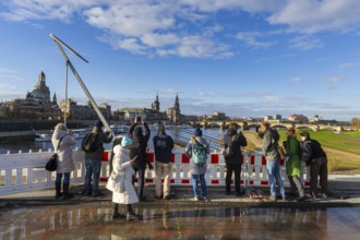 Partial collapse of the Carola Bridge. Over a length of around 100 metres, the section on which the