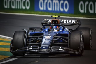 MELBOURNE, AUSTRALIA - MARCH 15: Carlos Sainz of Spain drives the Atlassian Williams Racing FW47