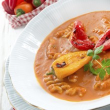Pepper soup also full grain noodles