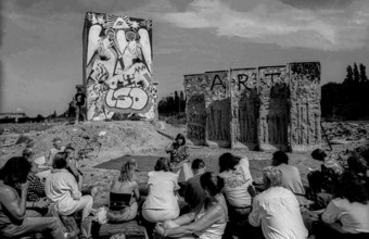 Germany, Berlin, 27.07.1991, painted former watchtower at the Spreebogen, ART, reading, Europe