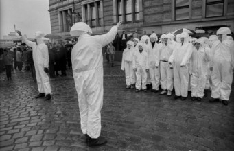 Germany, Berlin, 19.04.1991, student performance in protest against the closure of the art academy