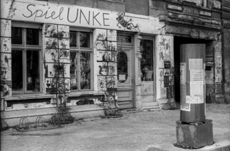 Germany, Berlin, 13 April 1991, Unke game, Oderberger Straße, Europe