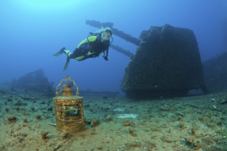 Diver finds lamp in front of 8-inch twin gun on USS Saratoga, Marshall Islands, Bikini Atoll,