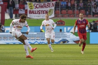 Football match, Antonio NUSA RB Leipzig left, concentrated and with a shot in the direction of the