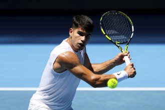 MELBOURNE, AUSTRALIA, JANUARY 11: Carlos Alcaraz of Spain completes a training session with Stan
