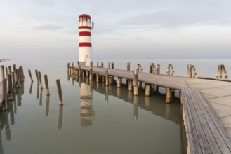 Leuchtturm im Morgenlicht, Langzeitbelichtung, Podersdorf am See, Neusiedlersee, Burgenland,