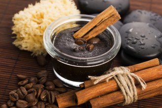 Homemade face and body organic all natural coffee scrub (peeling) with cinnamon