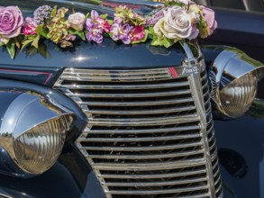 Vintage car with flower arrangement and chrome-plated radiator grille, Bocholt, Münsterland,
