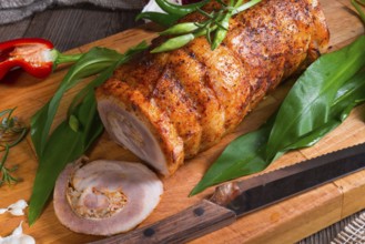 Meat roulade with bear allium filling