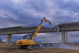 Following investigations of another reinforced concrete bridge in Saxony and the cracks caused by