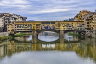 Ponte Vecchio (Old Bridge), a medieval stone bridge with shops on it, Florence, Italy, Europe