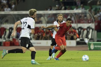 Football match, Jamal MUSIALA FC Bayern Munich right escapes with ball captain Johannes REICHERT