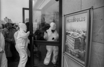 Germany, Berlin, 19.04.1991, student performance in protest against the closure of the art academy