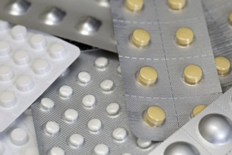 Tablets in blister packaging