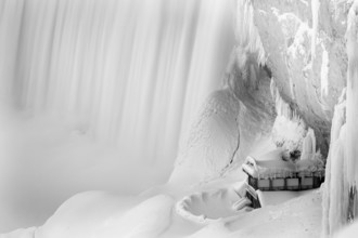 Winter Niagara Falls frozen snow and ice