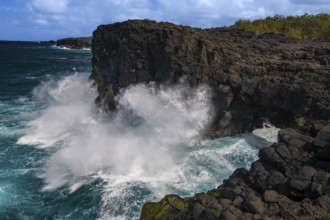 Pont Naturel, naturel Bridge, natural bridge, rock bridge, surf, south coast, Indian Ocean, island,