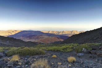 The hiking trail from the peak of the Teide to the TF-21. On the photo the steep passage with green