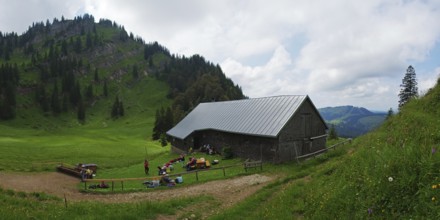 Rest at a mountain hut, school class from Leopoldschule Altshausen, Nagelfluhkette nature park Park