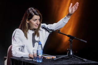 Reading by Linda Zervakis from her book LANDGANG at the Savoy Theatre, Düsseldorf, North