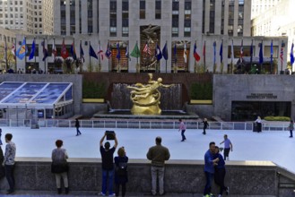 Rockefeller Center, Manhattan, New York, USA, North America, Prometheus bronze sculpture at
