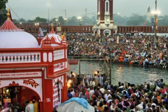 Ganga ghat temple, Har Ki Pauri, Haridwar, Uttarakhand, India, Asia