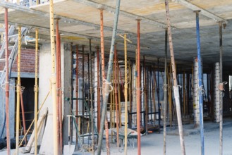 Struts in building structure under construction in Madrid
