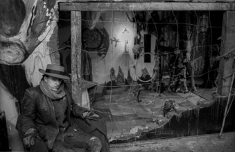 Germany, Berlin, 30 November 1991, young man in his room, squatted house Dunckerstraße 13/14,