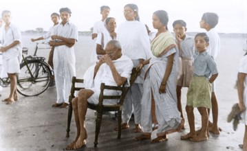 Mahatma Gandhi sitting on chair on Juhu Beach, Mumbai, Maharashtra, India, Asia, May 1944, Asia