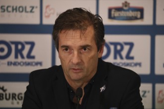 Coach / Coach) Dallas Eakins (Adler Mannheim) at the press conference, PK after the game of the DEL