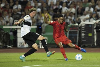 Football match, Jamal MUSIALA FC Bayern Munich right on the ball, Philipp STROMPF SSV Ulm tries to