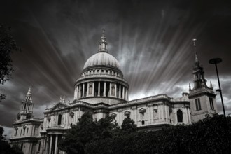 London St Paul Pauls Cathedral facade in England