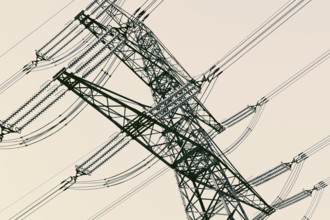 High-voltage pylon, electricity costs, power failure, power grid
