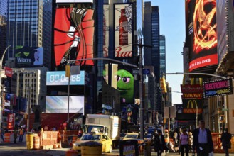 Dusk, Manhattan, Brooklyn, New York City, New York, USA, North America, Busy Times Square with