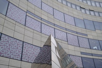 Wave-shaped building in the historic city centre, Düsseldorf, Germany, Europe