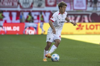 Football match, Ritsu DOAN SC Freiburg with left leg and outside tear on the ball, Voith-Arena