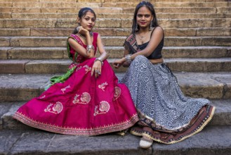 Young woman in traditional India clothes, Gujarat, India, Asia