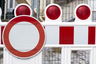 Prohibition sign in front of construction site