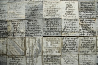 Kunj gali narrow lane, vrindavan, mathura, uttar pradesh, india, asia
